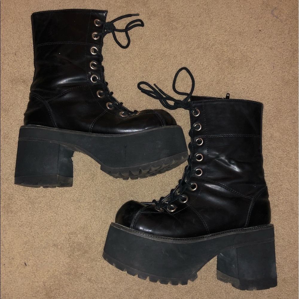 Demonia Ranger 301 Platform Boot